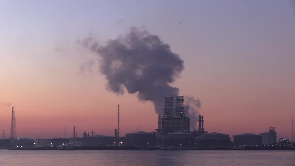 Huge Steamy Cloud Rising Petroleum Refinery Port Antwerp Dawn — kuvapankkivideo