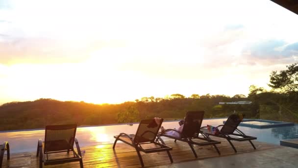 Beautiful Infinite Pool Tropical Island Resort — Vídeo de Stock