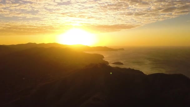 Aerial View Bright Yellow Sunrise Tropical Mountain — Vídeo de stock