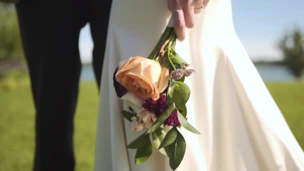 Bride Holding Colourful Bouquet Flowers Park — стоковое видео
