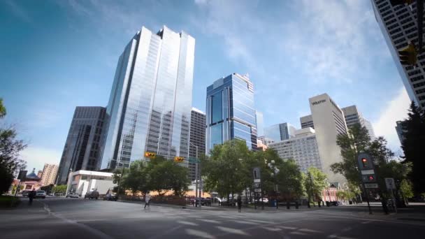 Cinematic Time Lapse Downtown Intersection Towering Skyscrapers — Wideo stockowe