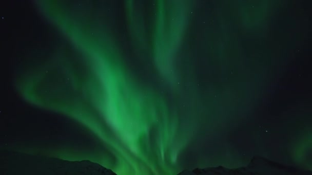 Northern Lights Filmed Real Time Mountain Landscape Island Kvalya Troms — Vídeos de Stock