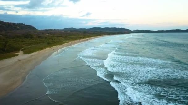 Beautiful Waves Crashing Busy Beach Tropical Island — Stock Video