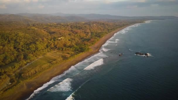 Stunning Aerial View Waves Crashing Islands Beach — 비디오