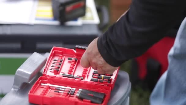 Construction Worker Picking Drill Bit Toolbox — Stockvideo