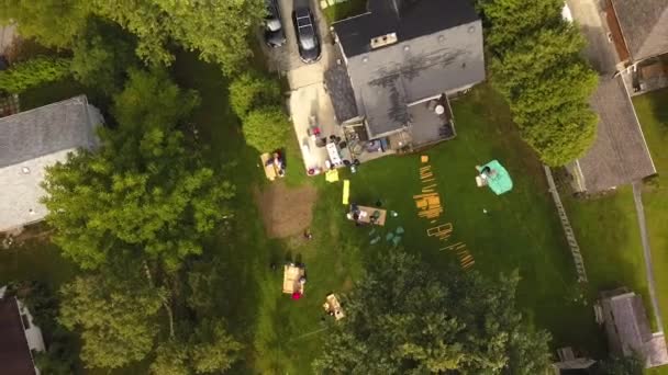 Aerial View Construction Workers Building House Backyard — Vídeo de Stock
