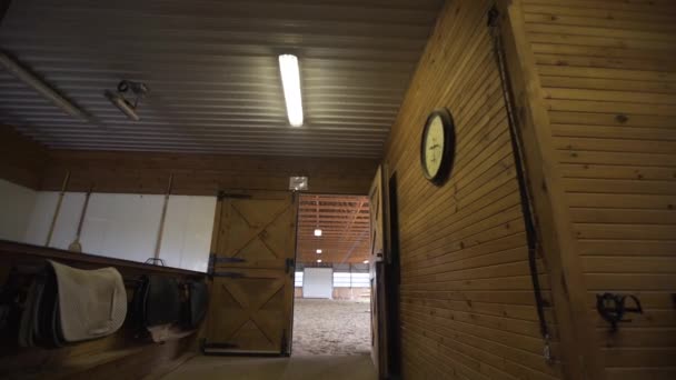 Large Wooden Horse Training Facility — Vídeo de Stock