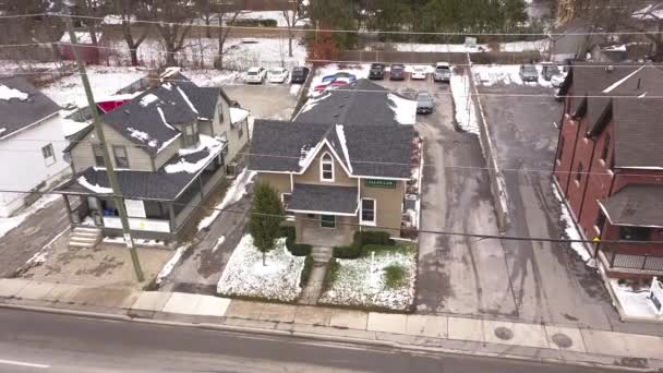 Exterior Drone Shot Small House Winter — Vídeo de Stock