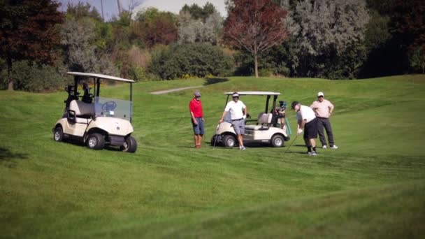Group Golfers Watching Friend Swing Slow Motion — Vídeos de Stock