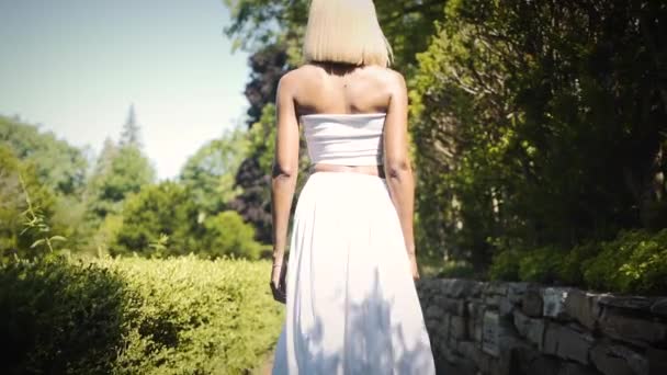 Elegant Woman Wearing White Dress Walking Courtyard — Vídeos de Stock