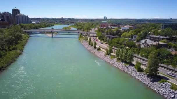 Cinematic Drone Shot Beautiful River Modern City — Vídeos de Stock