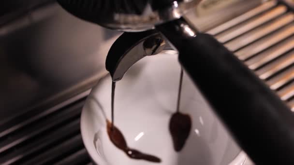 Making Espresso Professional Coffee Machine High Angle Close Shot — Vídeo de stock