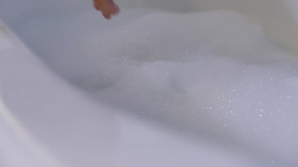 Close Legs Attractive Woman Entering Bathtub Full Water Foam — Stockvideo