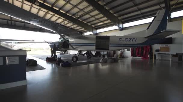 White Passenger Plane Parked Small Airplane Hangar — Stock Video