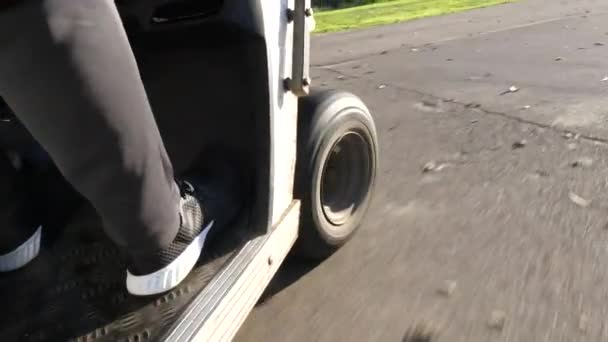 Low Angle Close Golf Cart Wheel Riding Park — Vídeo de Stock