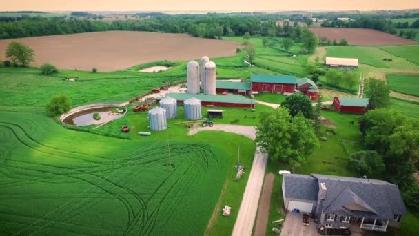 Beautiful Farm Large Red Barn Grain Silo — Vídeo de Stock