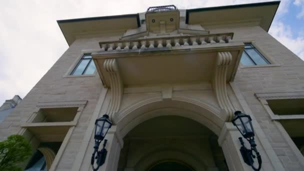 Entrance Beautiful Mansion Estate — Stockvideo