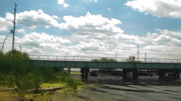 Panning River Small Fishing Town — Vídeo de Stock