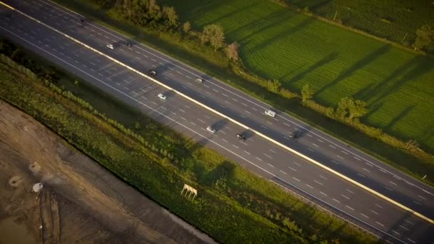 Drone Shot Cars Driving Busy Highway Rural Countryside — Stok video