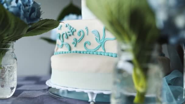 Приголомшливі Деталі Красивому Ярусному Весільному Торті — стокове відео