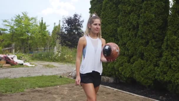 Beautiful Athlete Serving Volleyball Sand Court — Vídeo de stock