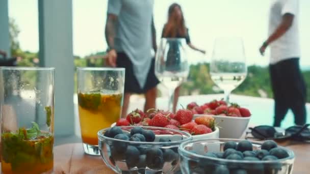 Background People Having Fun Dancing Villa Sea View Pool Daytime — Vídeos de Stock