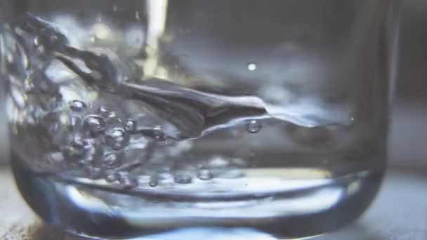 Water Bubbles While Pouring Glass Close Slow Motion — Vídeo de Stock