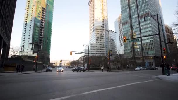 Cars Driving Modern Downtown Intersection — Vídeos de Stock