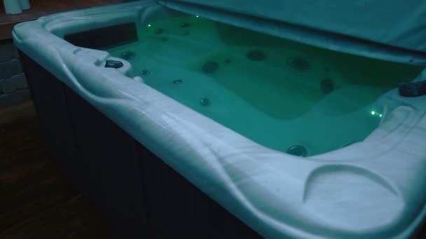 Closes Lid Jacuzzi — Stock Video