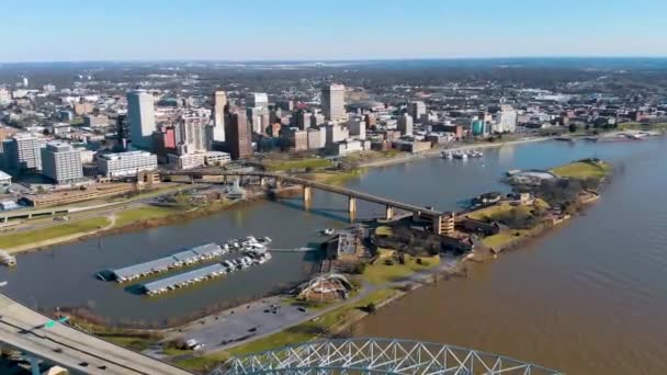 Downtown Memphis Tennessee Skyline Aerial Descent — Vídeo de Stock