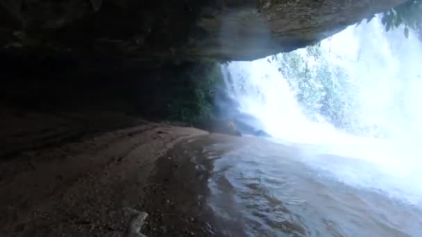 Waterfall Shot Panning Showcase Falling Water Slow Motion Jungle Chiang — Stockvideo