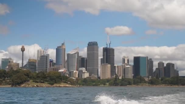 Wide Shot Sydney Cbd Skyline Harbor Boat — Vídeo de Stock