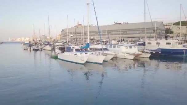Ascending Aerial Clip Jaffa Harbor Jaffa Cityscape Boats Clear Blue — Stockvideo