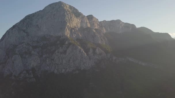 Sunlight Filtering Early Mists Mountains Geyikbayiri Turkey Giving Beautiful Tranquil — Stockvideo