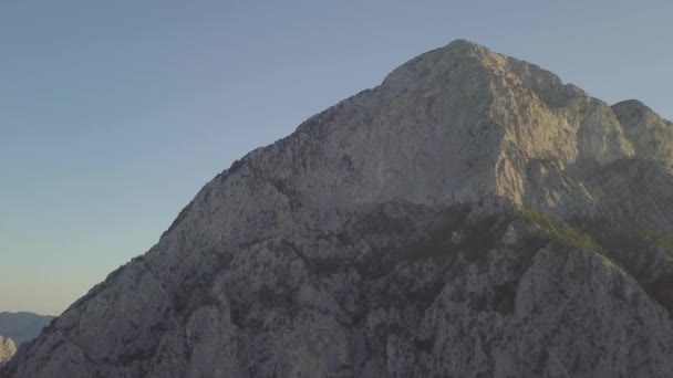 Grand View Sunlight Shining Rocky Mountain Peak Geyikbayiri Limestone Mountain — Stockvideo