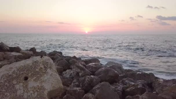 Beautiful Sunrise Placid Waters Mediterranean Sea Waves Lapping Rocky Surface — Vídeo de stock