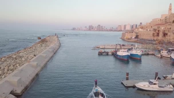 Jaffa Harbor Boats Moving Showing Masonry Architecture Medieval Influence While — 图库视频影像