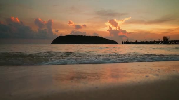 Ocean Waves Beach Island Pier Sunset Slow Motion — Wideo stockowe