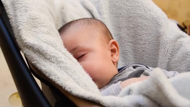 Sleepy Baby Falling Asleep Gray Lined Stroller — Video Stock