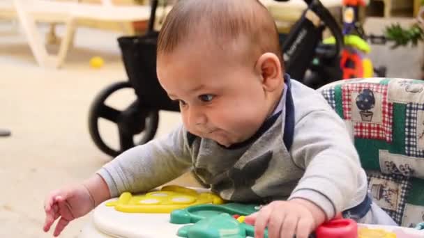 Adorable Baby Playing His Walker While Drooling His Sweater — Vídeos de Stock