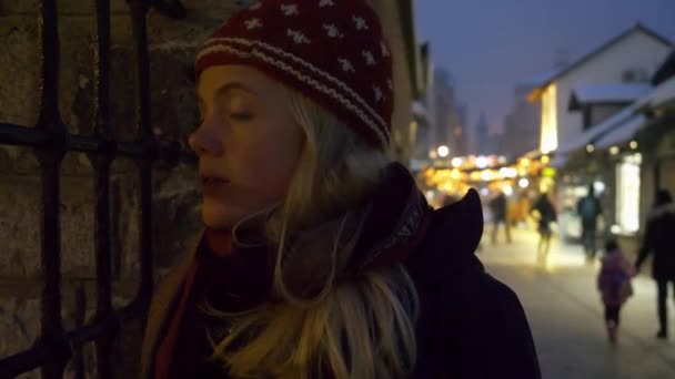 Close Blonde Woman Looking Barred Window Shopping Street Sarajevo — Stockvideo