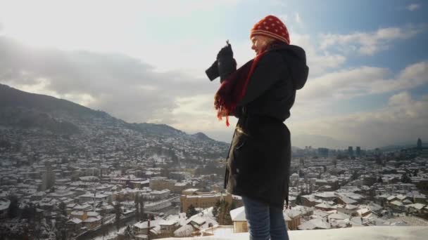 Blonde Woman Standing Hill Taking Video Sarajevo Her Mobile Phone — Video Stock