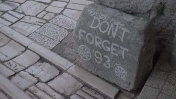 Βοσνιακό Μνημείο Πολέμου Στο Μοστάρ — Αρχείο Βίντεο