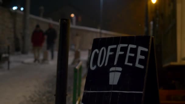 Snowy Evening Sarajevo Painted Wooden Coffee Sign Foreground — Vídeo de Stock