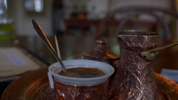 Close Clip Turkish Coffee Served Traditional Copper Coffee Set — Vídeo de stock