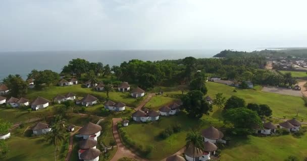 Closing Aerial Shot Beach Resort Mermaids Bay Southwest Ivory Coast — Vídeo de Stock