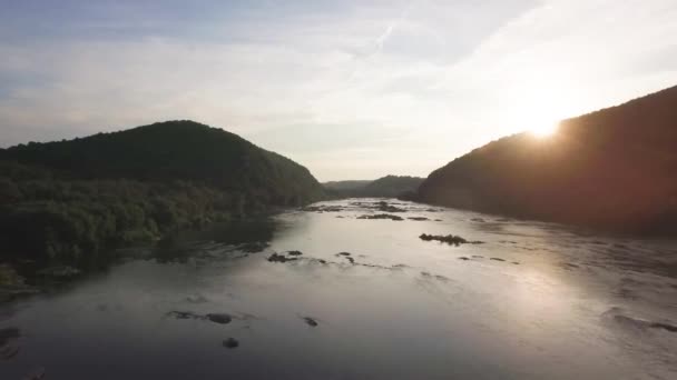 Aerial Establishing Shot River Valley — Αρχείο Βίντεο