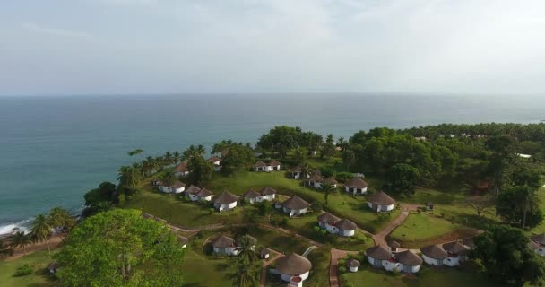 Aerial Shot Resort Thatched Roofs Villas Mermaids Bay San Pedro — Stockvideo