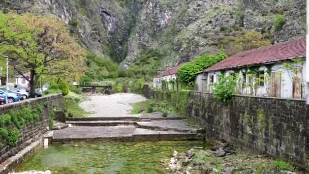 Trockenes Und Felsiges Flussbett Kotor Montenegro — Stockvideo