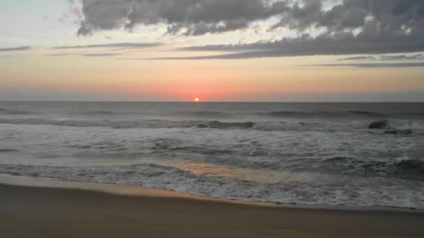 Vista Elevata Una Spiaggia Mentre Sole Tramonta — Video Stock